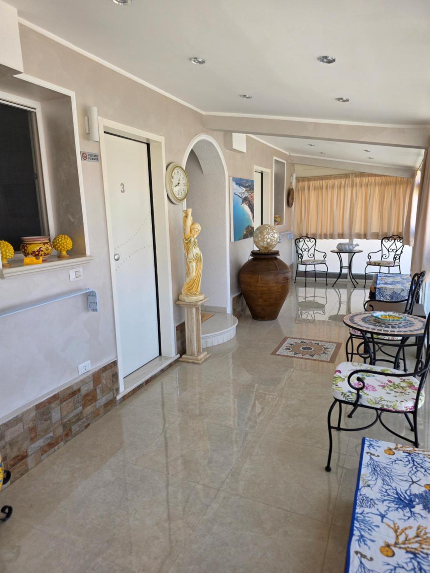 트로페아 La Perla Del Tirreno B&B 외부 사진
