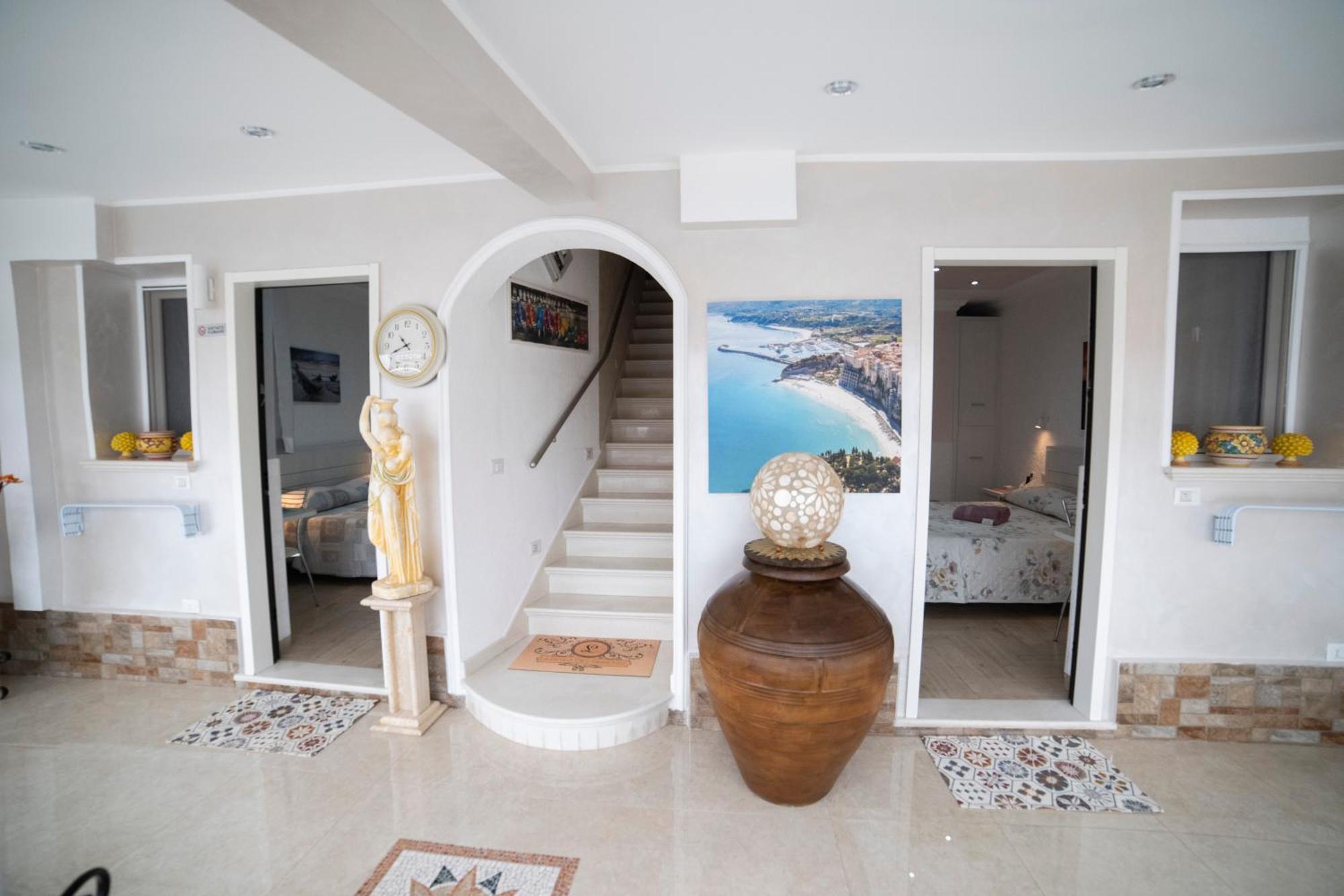 트로페아 La Perla Del Tirreno B&B 외부 사진