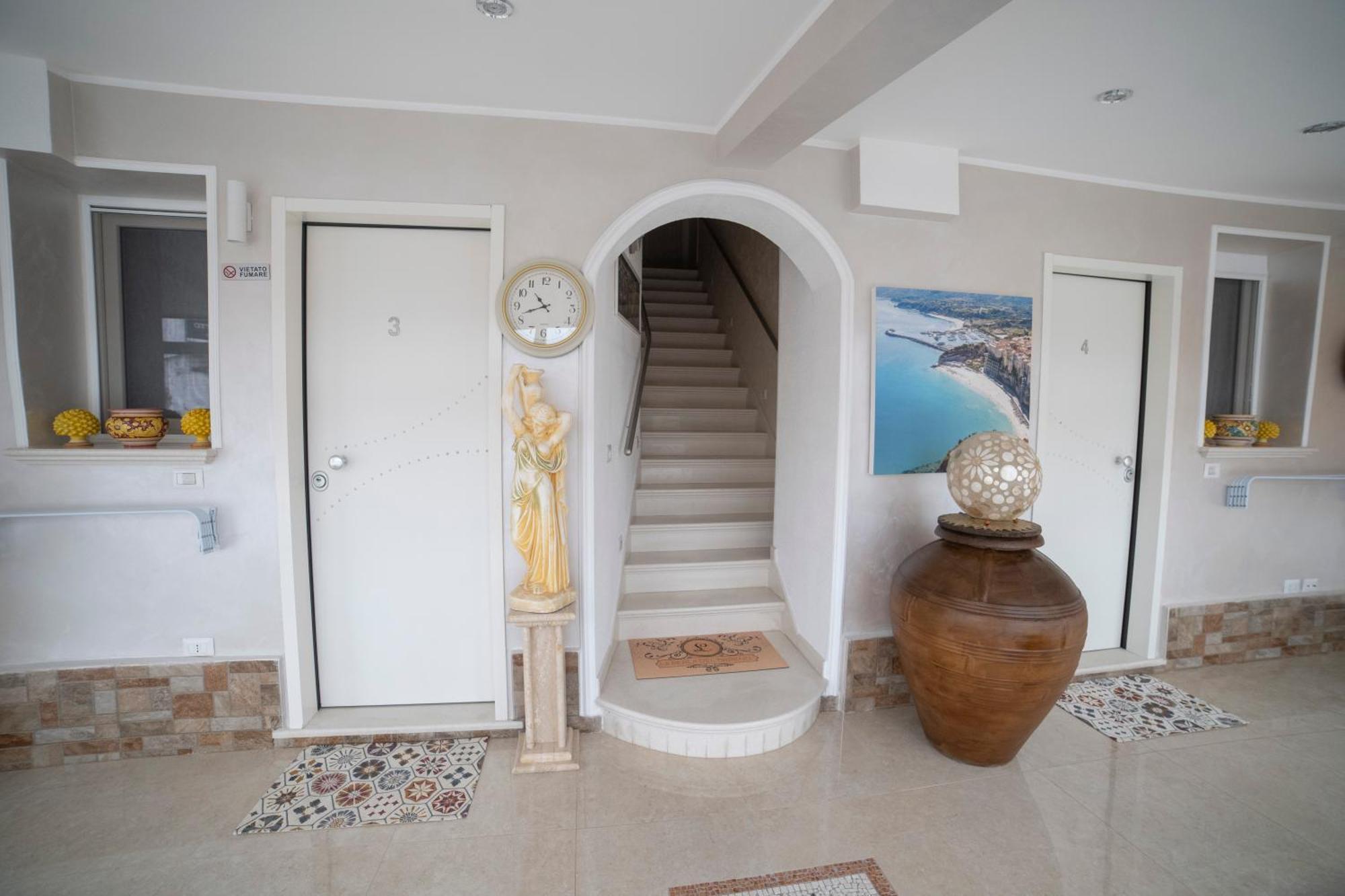 트로페아 La Perla Del Tirreno B&B 외부 사진