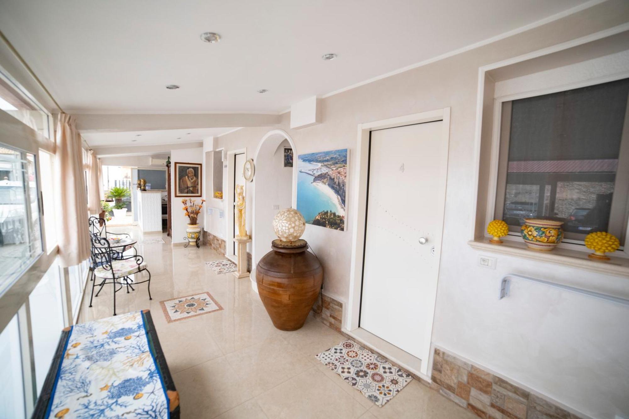 트로페아 La Perla Del Tirreno B&B 외부 사진