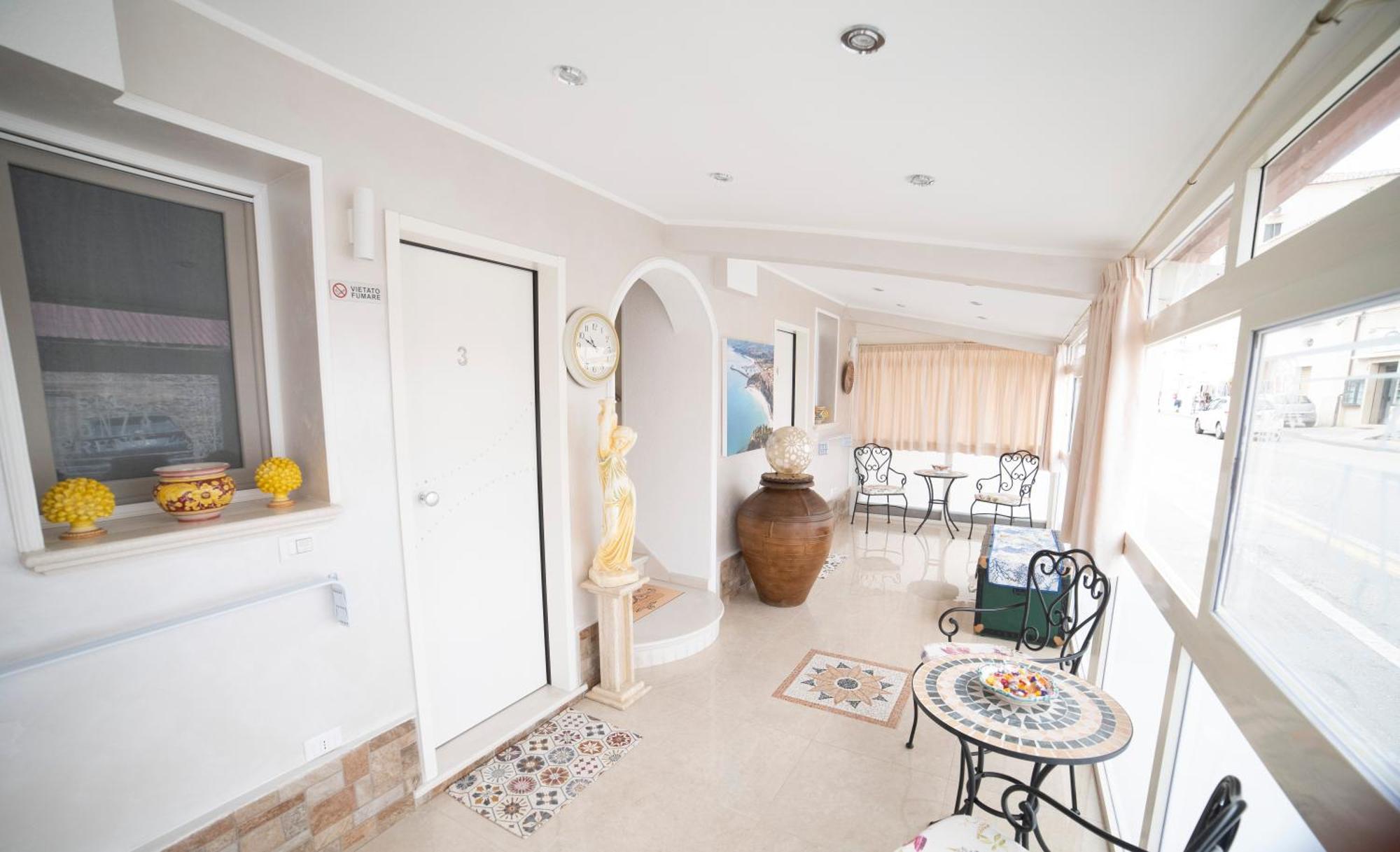 트로페아 La Perla Del Tirreno B&B 외부 사진